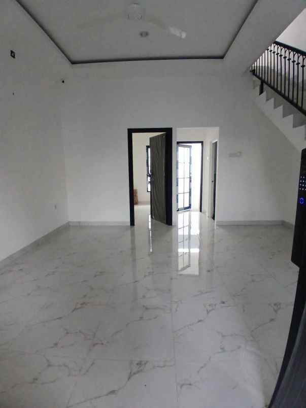 dijual rumah kav ui barat