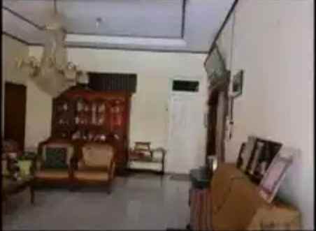 dijual rumah kayu putih
