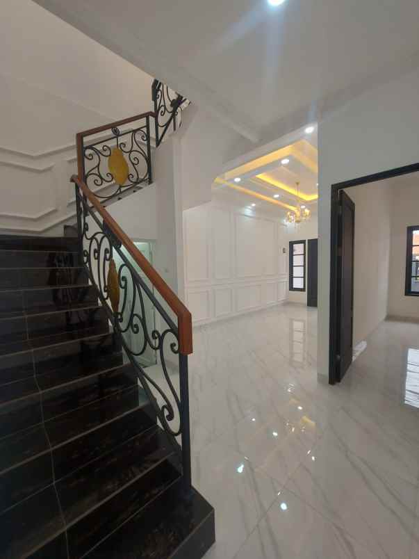 dijual rumah kebagusan