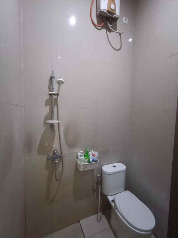 dijual rumah kebraon