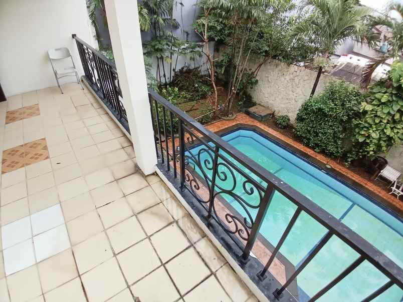 dijual rumah kemang barat