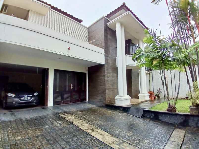 dijual rumah kemang barat