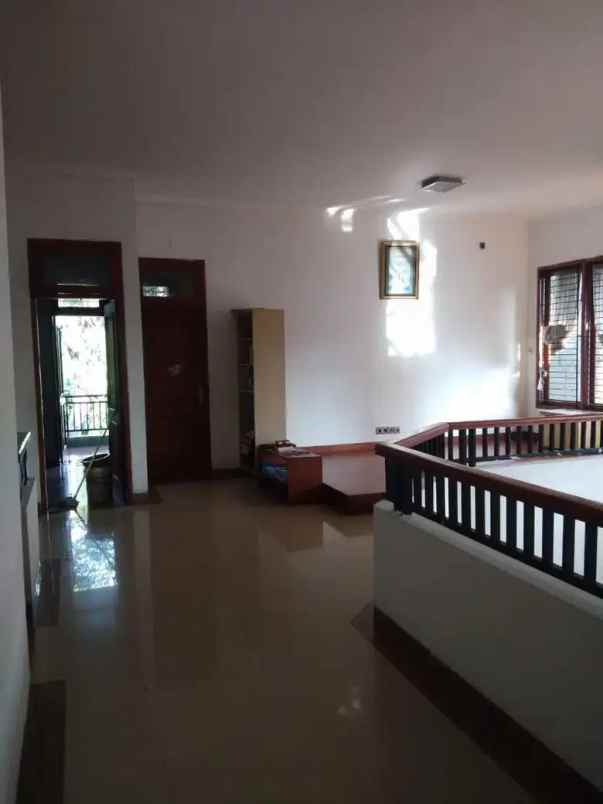 dijual rumah kemanggisan