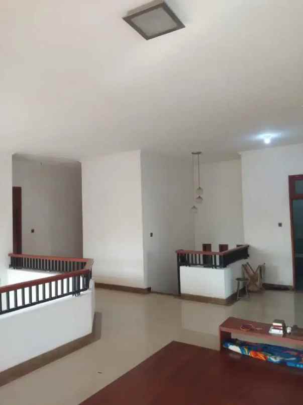 dijual rumah kemanggisan