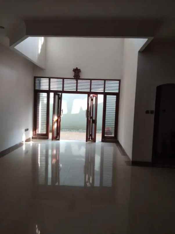 dijual rumah kemanggisan