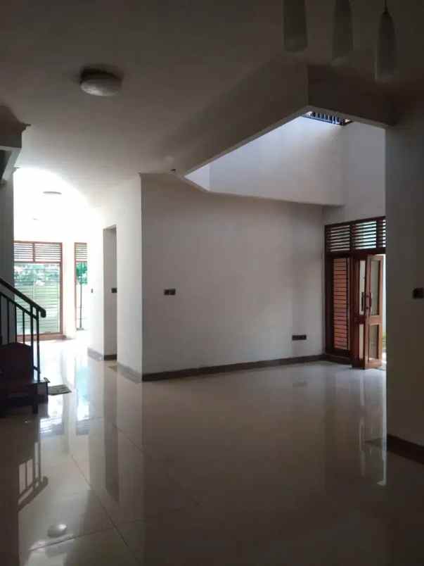 dijual rumah kemanggisan