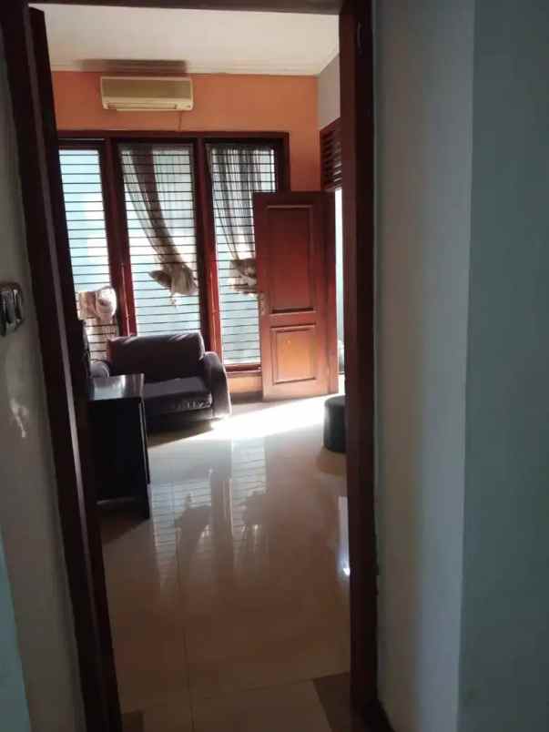 dijual rumah kemanggisan