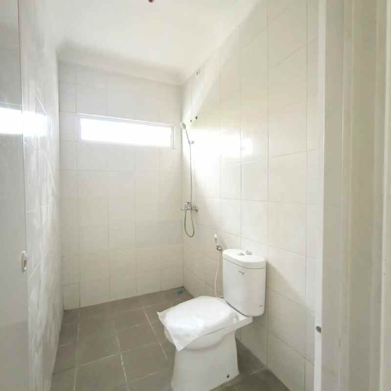 dijual rumah kencana residence