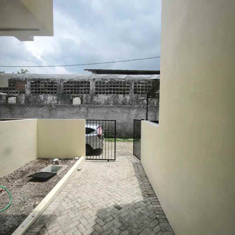 dijual rumah kencana residence