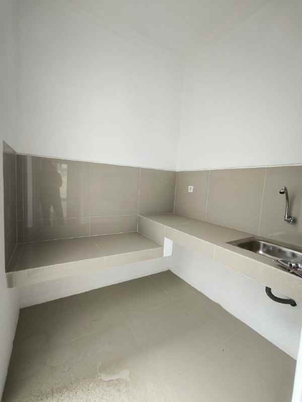 dijual rumah kencana residence