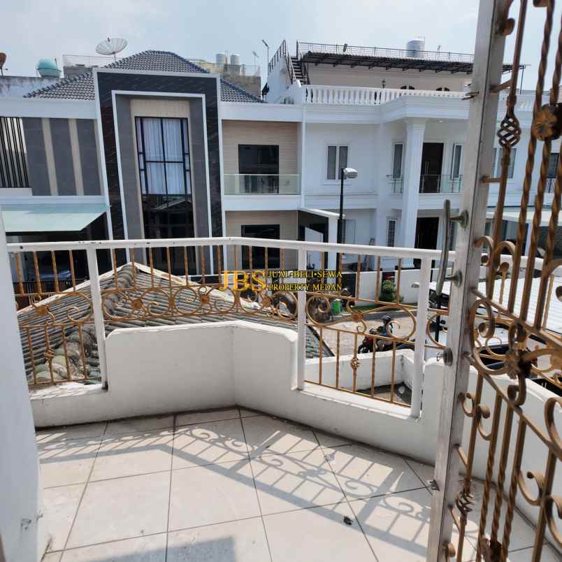 dijual rumah komplek cemara hijau jalan