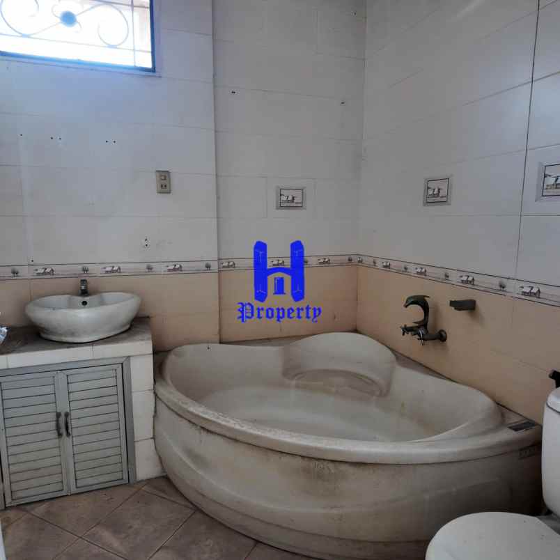 dijual rumah komplek cemara hijau jalan