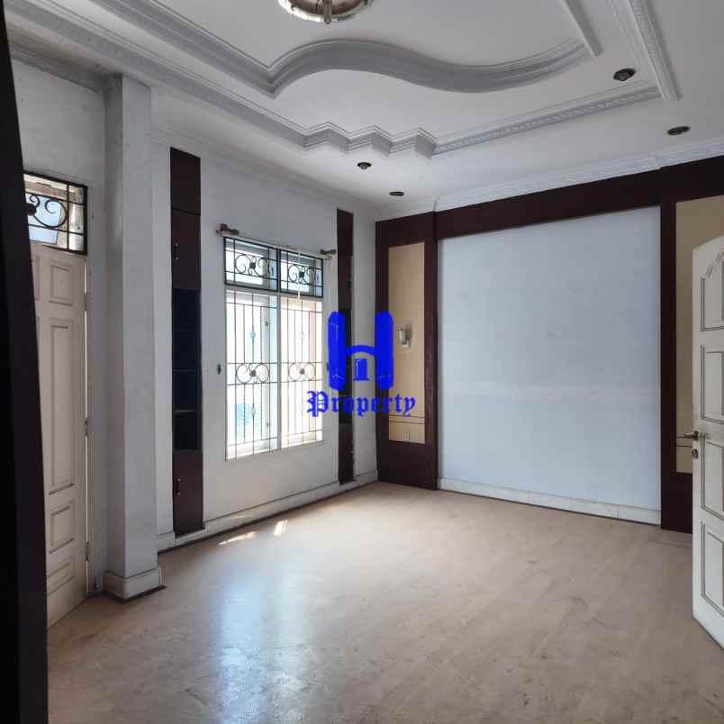 dijual rumah komplek cemara hijau jalan