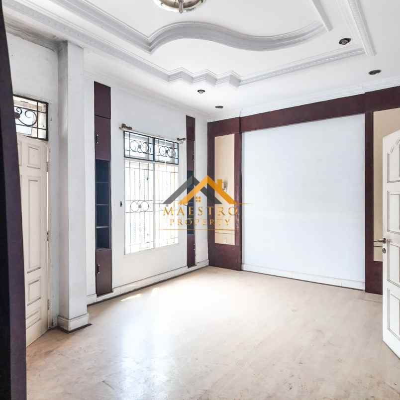 dijual rumah komplek cemara hijau jalan