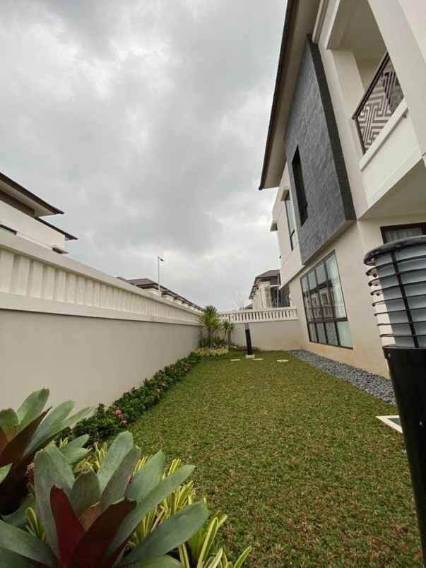 dijual rumah komplek elit podomoro park