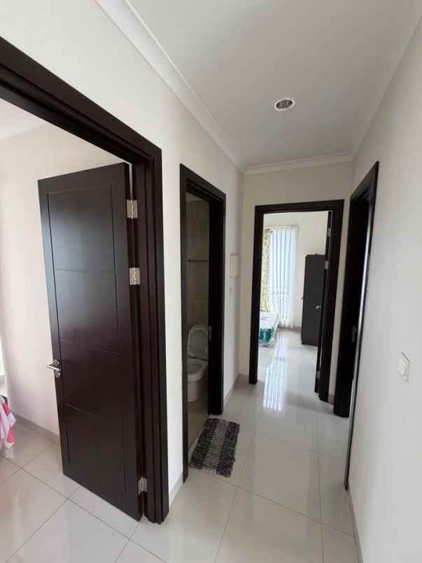 dijual rumah komplek elit podomoro park