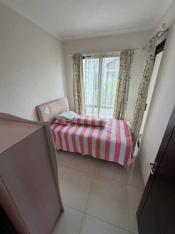 dijual rumah komplek elit podomoro park