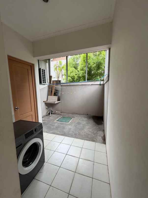 dijual rumah komplek elit podomoro park