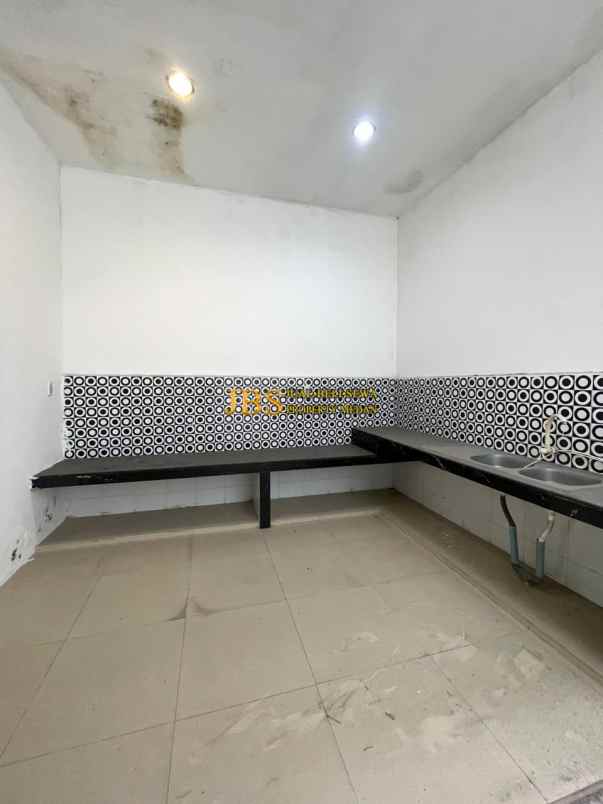 dijual rumah komplek mutiara residence