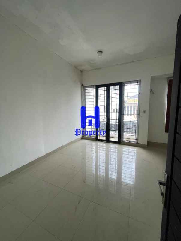 dijual rumah komplek mutiara residence