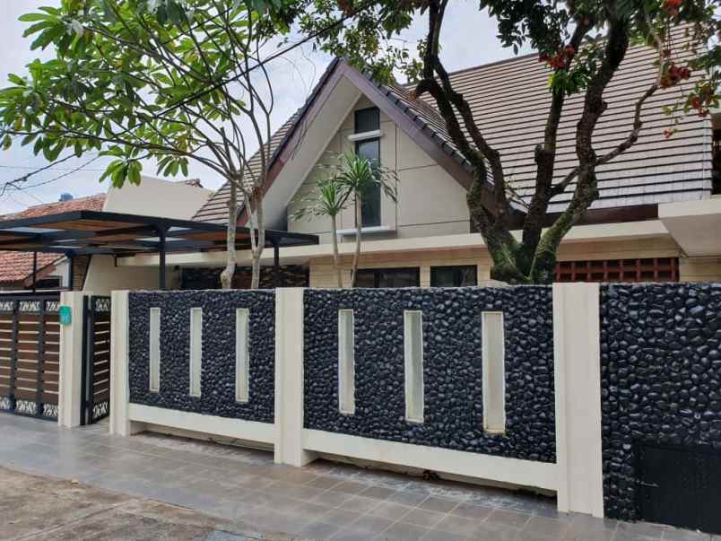 dijual rumah komplek pdk cireundeu