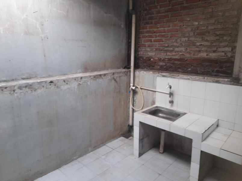 dijual rumah komplek sariwangi