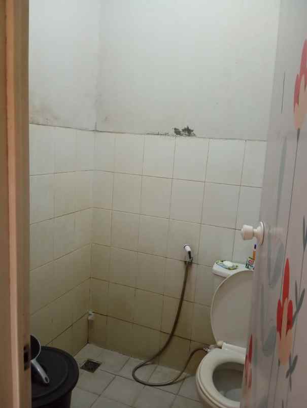 dijual rumah komplek sariwangi