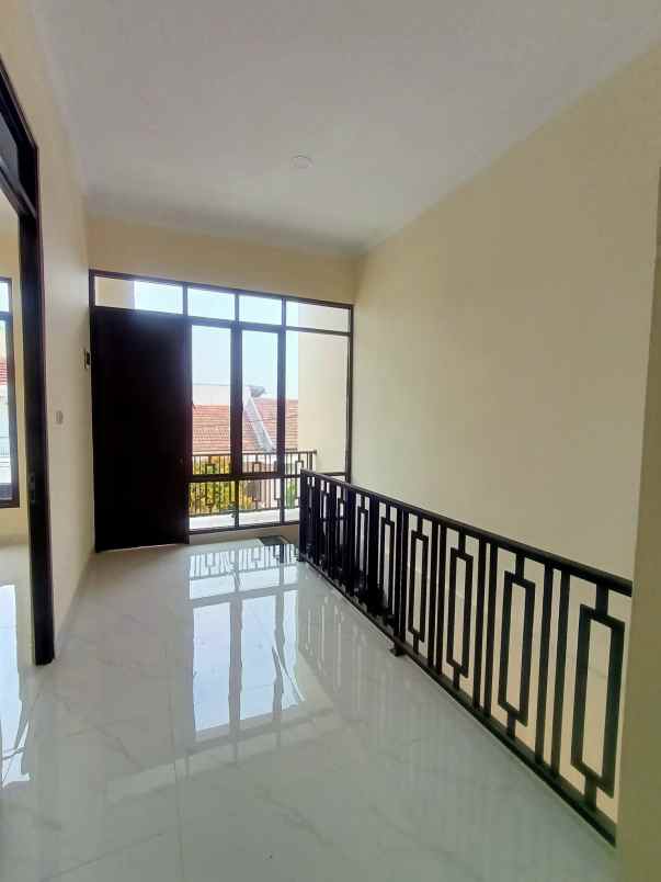 dijual rumah kota harapan indah bekasi