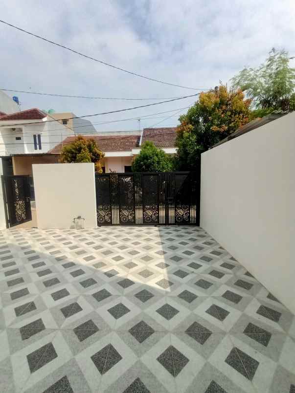 dijual rumah kota harapan indah bekasi