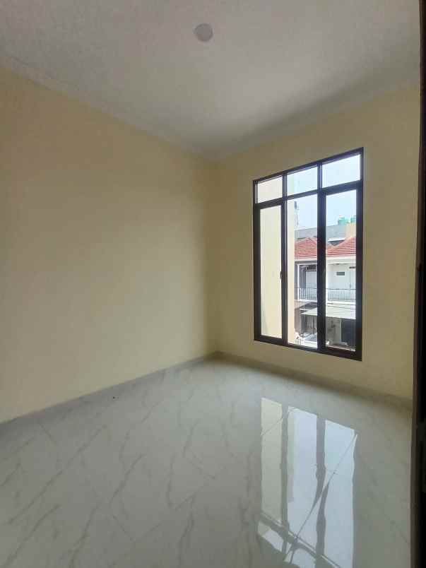 dijual rumah kota harapan indah bekasi