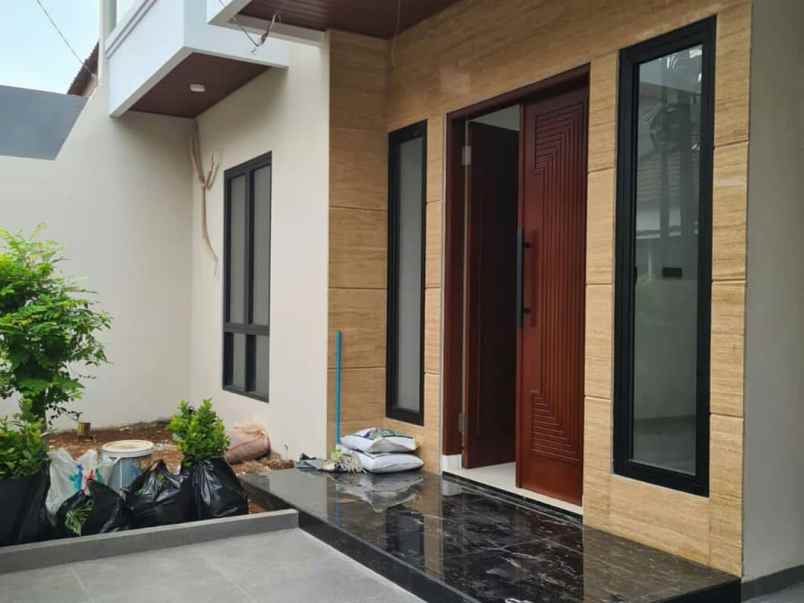 dijual rumah lokasi dekat ke mall arion