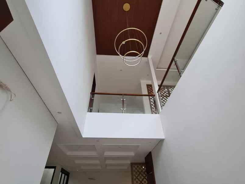 dijual rumah lokasi dekat ke mall arion