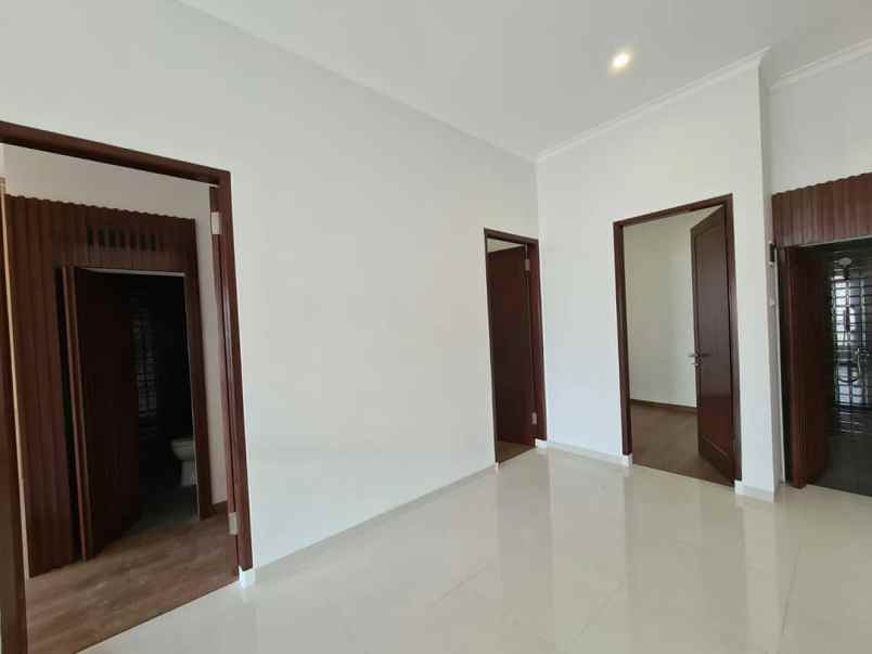 dijual rumah lokasi dekat ke mall arion