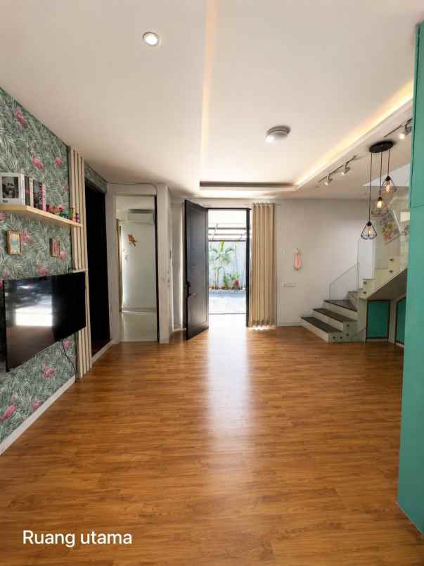 dijual rumah lokasi permata jingga kota malang
