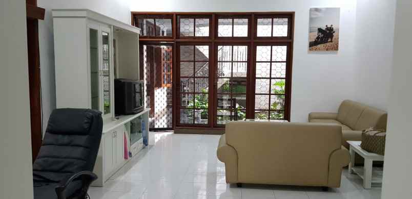 dijual rumah manyar kertoadi