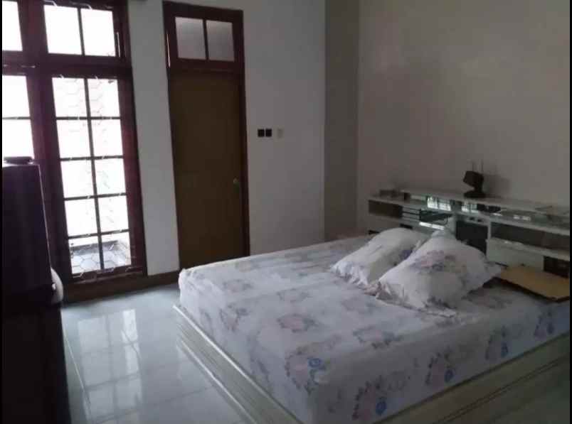 dijual rumah manyar kertoadi