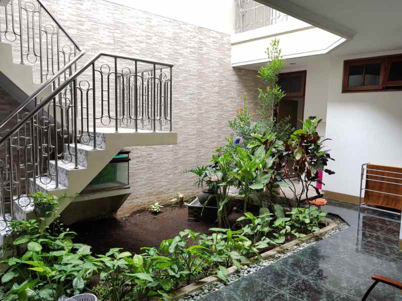 dijual rumah manyar kertoadi