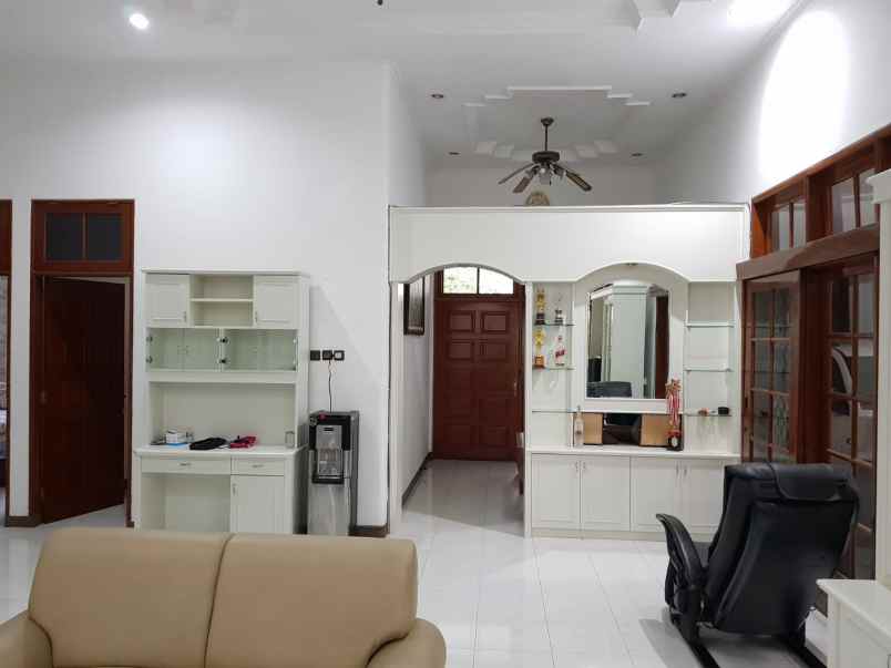 dijual rumah manyar kertoadi