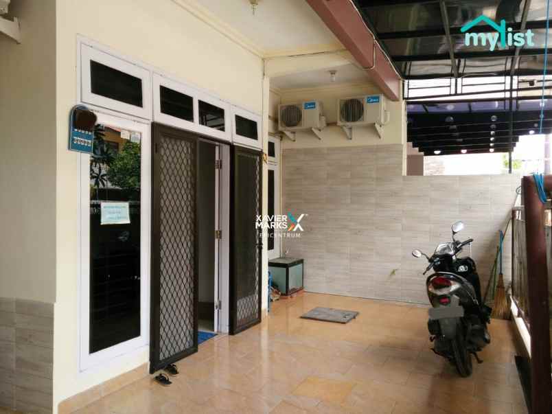 dijual rumah manyar rejo