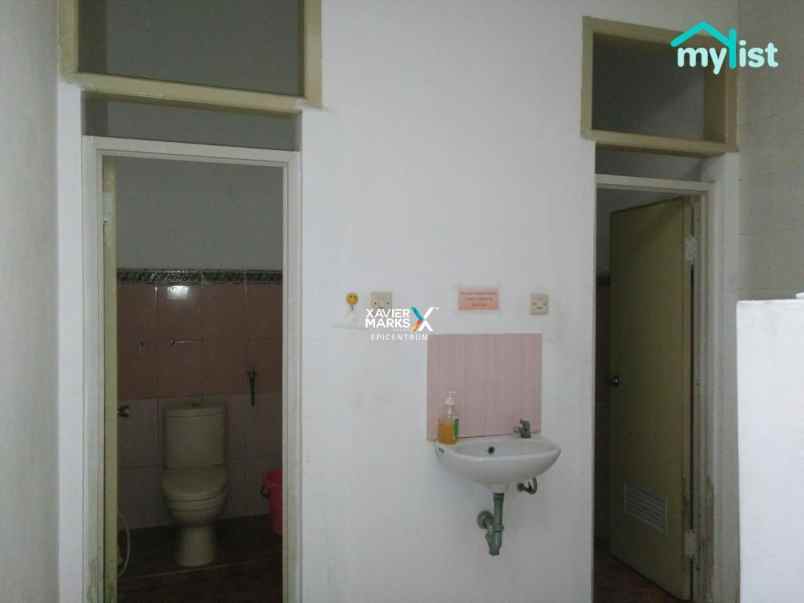 dijual rumah manyar rejo