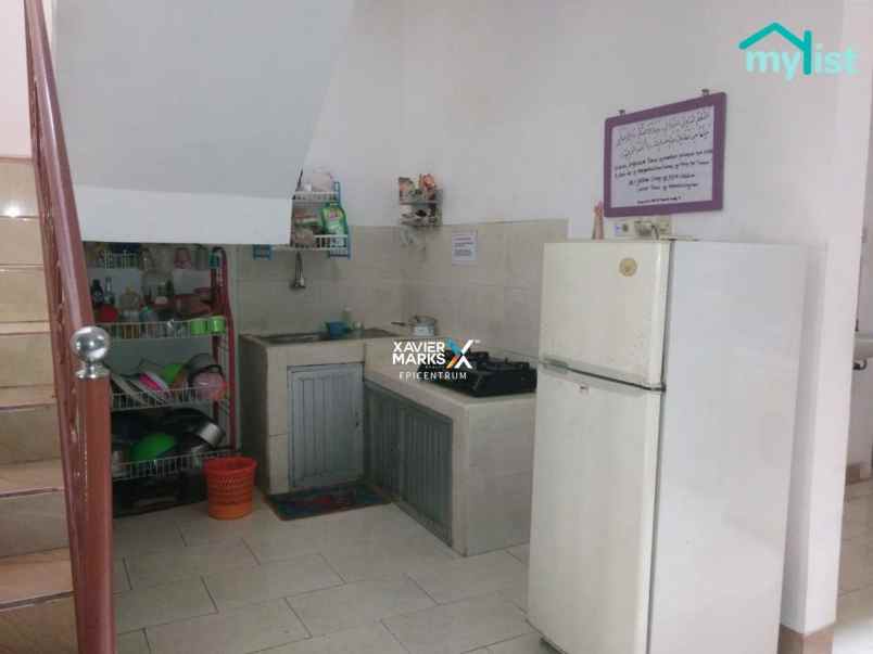 dijual rumah manyar rejo