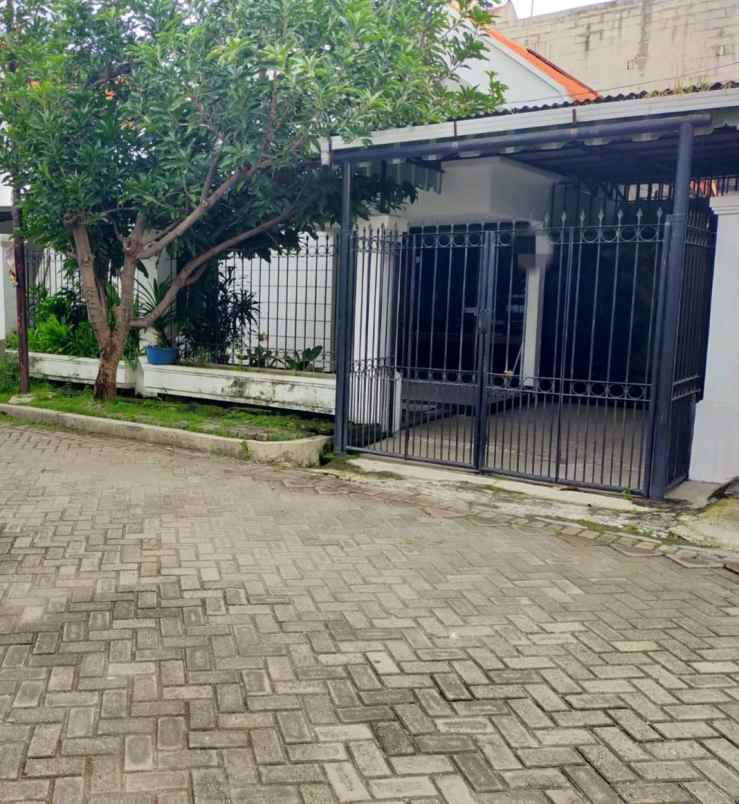 dijual rumah manyar tirtoyoso utara