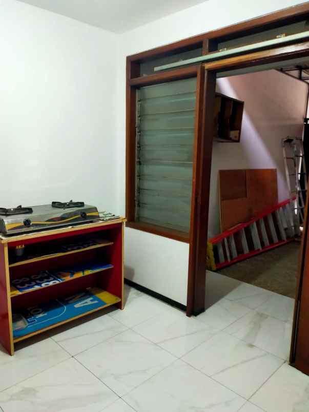 dijual rumah manyar tirtoyoso utara