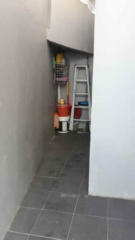 dijual rumah margodadi