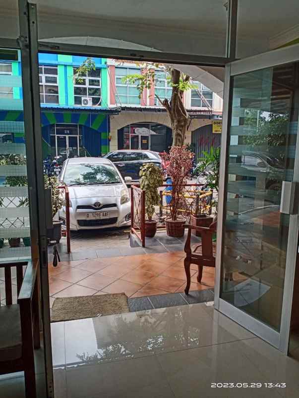 dijual rumah metro indah mall