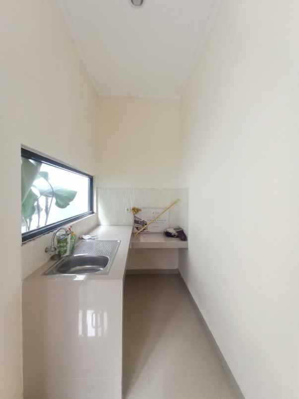 dijual rumah mewah 2 lantai dekat kampus poltek