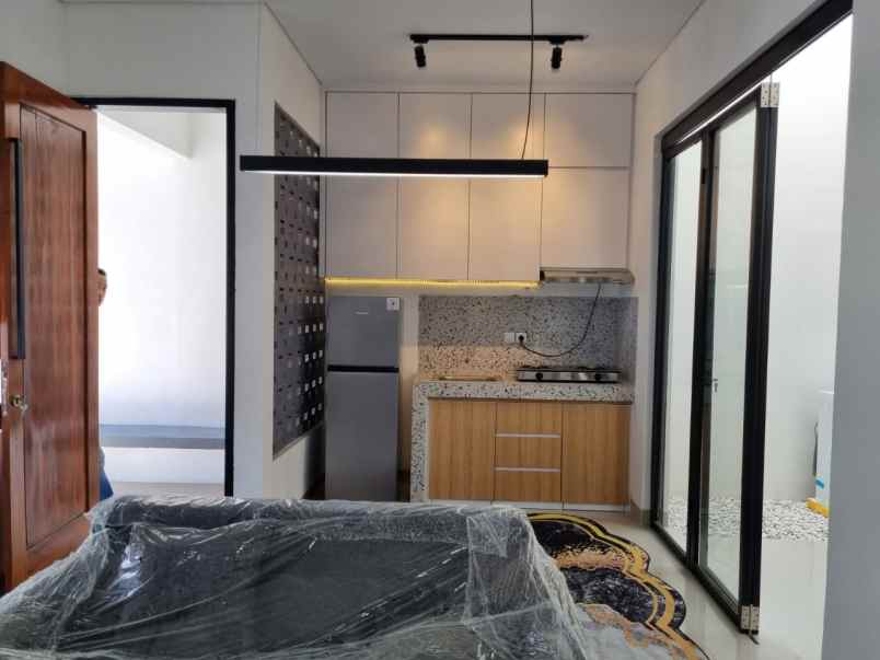 dijual rumah modern style industrial jakal