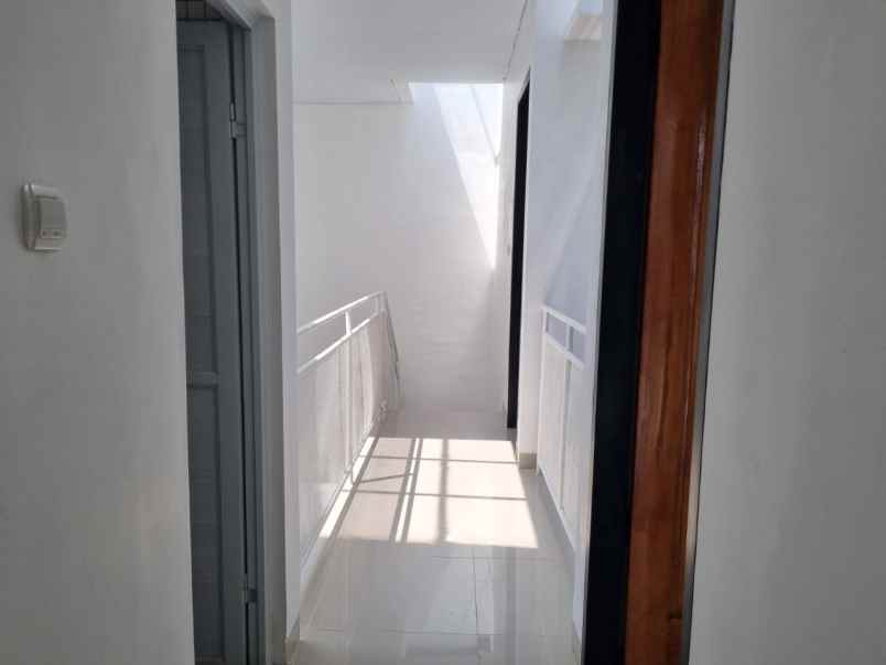 dijual rumah modern style industrial jakal