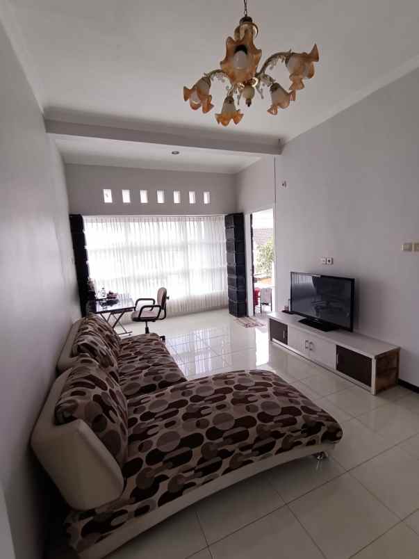 dijual rumah oma campus dau
