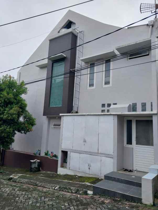 dijual rumah oma campus dau